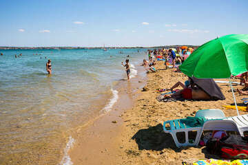 Sabunike - písečná Královnina pláž, Zadarská riviéra, Chorvatsko