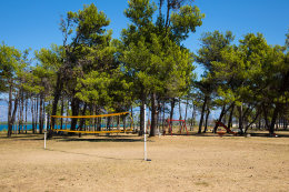 Sabunike - hřiště pro plážový volejbal a dětský park, Zadarská riviéra, Chorvatsko
