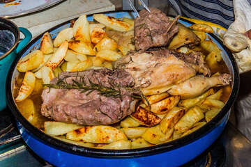 Apartmány Jabuka - příprava domácích specialit, Kanica, Šibenická riviéra, Chorvatsko