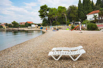 Sukošan - pláž Dječji raj, Zadarská riviéra, Chorvatsko