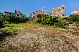 Apartmány Vivien, parkoviště pod domem, Sevid, Trogirská riviéra, Chorvatsko