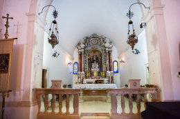 Bol - kostel Crkva Gospe od Milosti, ostrov Brač, Chorvatsko