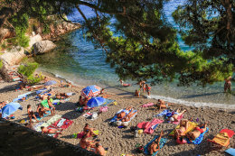 Bol - pláže, ostrov Brač, Chorvatsko