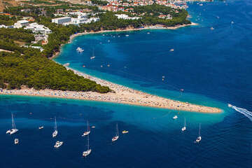 Bol - pláž Zlatni rat, ostrov Brač, Chorvatsko