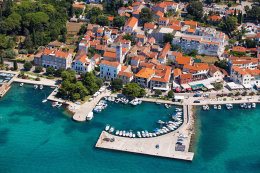 Sv. Filip i Jakov - centrum městečka, Chorvatsko