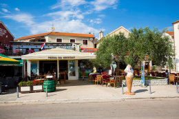 Sv. Filip i Jakov - restaurace v centru letoviska, Chorvatsko