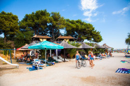Sv. Filip i Jakov - plážové bary, Chorvatsko