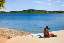 Vodice - Lovetovo - pláže, Šibenická riviéra, Chorvatsko