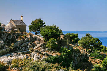Omiš - kaplička nad městem, Chorvatsko
