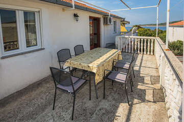 A2 - apartmány Ovrlja, Kanica, Šibenická riviéra, Chorvatsko