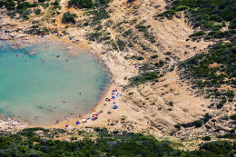 Další pláže severně od Loparu, ostrov Rab, Chorvatsko