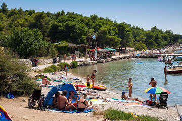 Pláž Čigrada, ostrov Murter, Chorvatsko