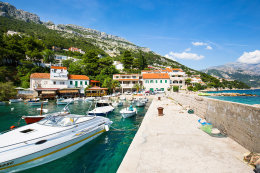 Pisak, Omišská riviéra, Chorvatsko