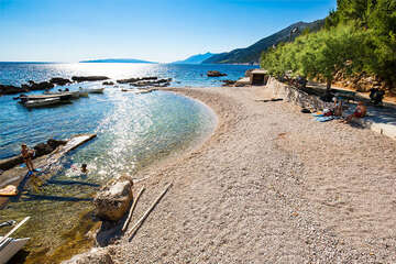 Dingač - Borak - oblázková pláž, Pelješac, Chorvatsko