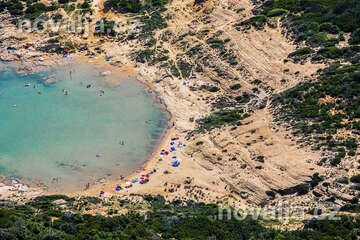 Další pláže severně od Loparu, ostrov Rab, Chorvatsko