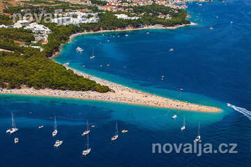 Bol - pláž Zlatni rat, ostrov Brač, Chorvatsko