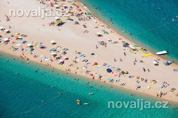 Bol - pláž Zlatni rat, ostrov Brač, Chorvatsko