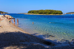 Maslinica - pláže, ostrov Šolta, Chorvatsko