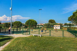 Fažana - hřiště pro plážový vojelbal u pláže San Lorenzo, Istrie, Chorvatsko