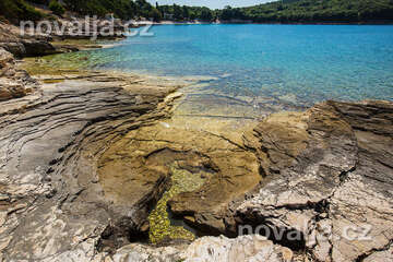 Pula - Banjole - ploché kameny, poloostrov Istrie, Chorvatsko