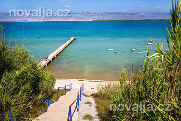 Sabunike - molo u písečné pláže, Zadarská riviéra, Chorvatsko