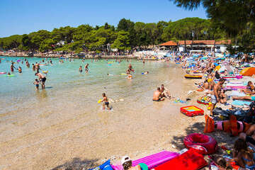 Biograd na Moru - oblázková pláž Soline, Chorvatsko