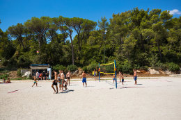 Plážový volejbal u pláže Soline, Biograd na Moru, Chorvatsko