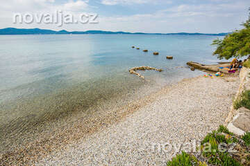 Sukošan - oblázková pláž, Zadarská riviéra, Chorvatsko
