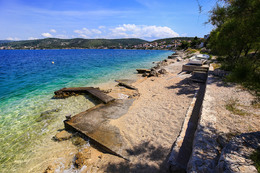 Ražanj - oblázkové pláže, Šibenická riviéra, Chorvatsko