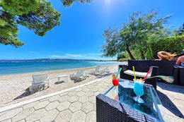Kaštel Štafilić - bar u pláže hotelu Resnik**, Chorvatsko
