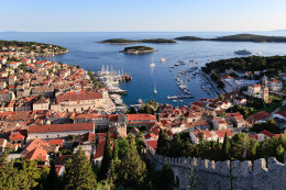 Hvar - pohled na město z pevnosti Španjol, ostrov Hvar, Chorvatsko