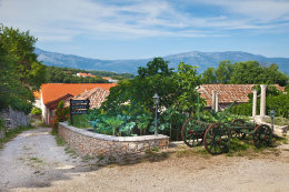 Lumbarda - vinařství Bire, ostrov Korčula, Chorvatsko