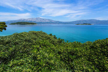 Pohled na ostrůvky kolem Lumbardy a Pelješac, ostrov Korčula, Chorvatsko