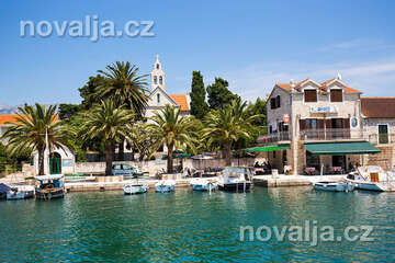 Sučuraj - kostel sv. Jiří, ostrov Hvar, Chorvatsko