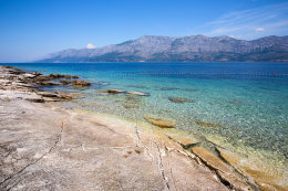 Sučuraj - pláž Bilina, ostrov Hvar, Chorvatsko