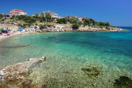 Mandre - oblázkové pláže, ostrov Pag, Chorvatsko