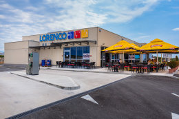 Obchodní dům Lorenco na okraji Mandre, ostrov Pag, Chorvatsko