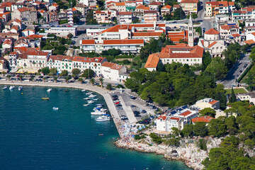 Letovisko Makarska - klášter s muzeem mušlí, Makarská riviéra, Chorvatsko