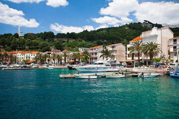 Podgora - centrum, Makarská riviéra, Chorvatsko