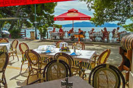 Drvenik - Gornja Vala, restaurace Plaža, Makarská riviéra, Chorvatsko