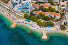 Podgora - pláže, Makarská riviéra, Chorvatsko