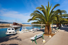 Živogošče Blato - přístav v centru, Makarská riviéra, Chorvatsko