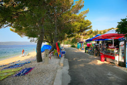 Živogošče Blato - oblázkové pláže, Makarská riviéra, Chorvatsko