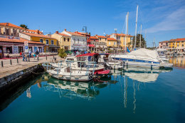 Novigrad - přístav Mandrač, Istrie, Chorvatsko