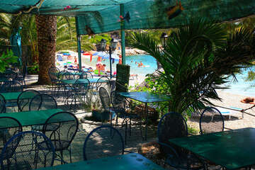 Bratuš - kavárna u moře, Makarská riviéra, Chorvatsko