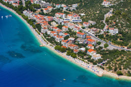 Tučepi - letecký pohled, Makarská riviéra, Chorvatsko