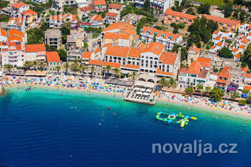 Podgora - pláže, Makarská riviéra, Chorvatsko