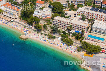 Podgora - pláže, Makarská riviéra, Chorvatsko