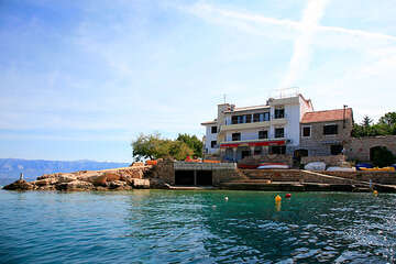 Pokrivenik, restaurace u hotelu Timun, ostrov Hvar, Chorvatsko