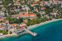 Letovisko Zaostrog - letecký pohled, Makarská riviéra, Chorvatsko